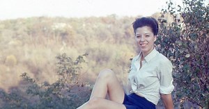 35 Cool Pics of Barefoot Ladies in the Past