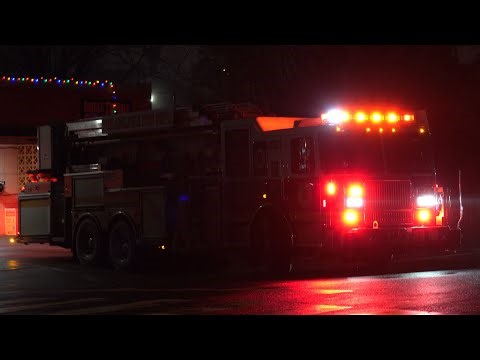 Philadelphia Fire Department Tower Ladder 28-22 Responding 