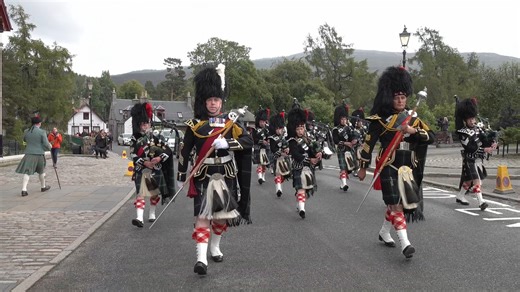 1M views · 59K reactions | The Lonach Pipe Band, led by Drum Majors Neil Jamieson, Walter Davidson and Pipe Major Alistair Laing, making their way to the 2022 Braemar Gathering. This was held in Braemar, Aberdeenshire, Scotland on Saturday 3rd September 2022. The band are playing "Scotland the Brave", "Flett from Flotta" and "Galloway Hills". | Scotland Online | Facebook