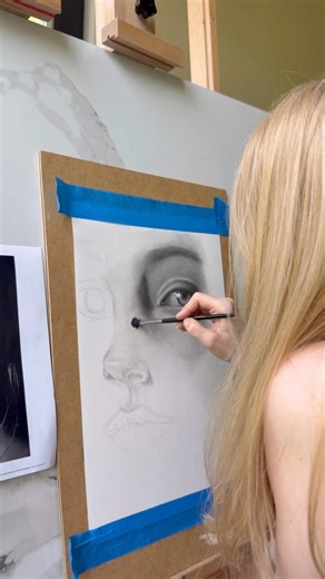 Sketching and smoothing a face with graphite #drawing #art #sketch #sketchings
