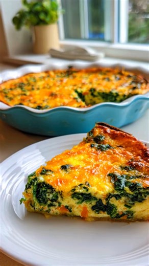 Cottage Cheese Spinach Quiche 5-Star Protein Breakfast (Crustless & Easy!) 🌿🥚 🧀 Ingredients 1 tbsp oil 1 small onion, diced 1/2 bell pepper, diced 2 cups fresh baby spinach, chopped 1 1/2 cups cottage cheese 4 large eggs (use 5 if smaller) 1 cup shredded cheddar cheese 1/2 cup milk (whole milk for extra creaminess) 1/2 tsp garlic powder 1 tsp Italian seasoning Salt and pepper to taste (start with 1/4 tsp salt) 👩‍🍳 Instructions Prep the Pan Preheat your oven to 375°F (190°C) and lightly grea