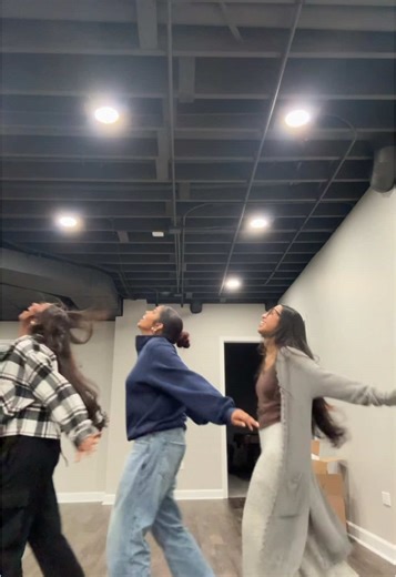 just stomping and hopping @Sandymiusa @🦨hana #funny #dance #fyp