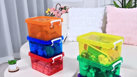 6 Pack 4 Quart Colorful Plastic Storage Bins with Lids Stackable Storage Bins with Latching Lids Handle Clear Colored Storage Organizer Bins for Toy Classroom Home Office Pantry Containers(6 Colors)