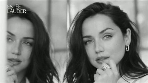 Estee Lauder Beautiful Magnolia TV Spot, 'Holiday Blockbuster: nueve productos favoritos' canción de Maggie Rogers