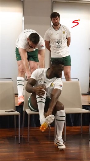 Springboks team photo in Italy done and dusted ✅📸 This may have been one of the best ones this season 😂👏 #SSRugby #QuilterNS | SuperSport Rugby