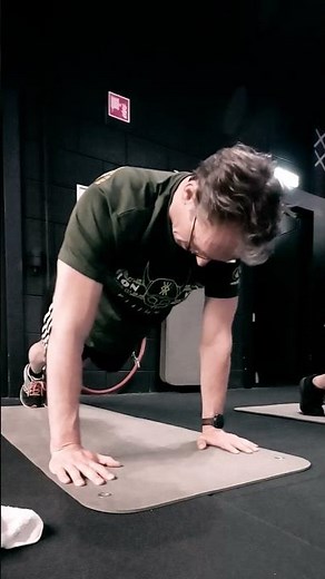 Diamond Push-Ups – Ultimate Triceps & Chest Strength