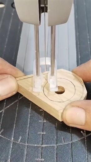 rough cutting a small circle #woodworking #tips #tricks #dremel #motosaw