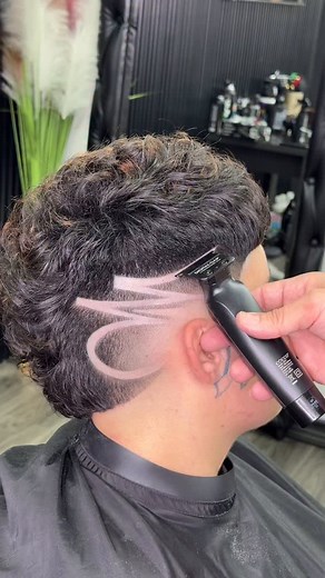 Que haces cuando tu cliente o modelo tiene la piel sensible? Un trabajito de hoy explicado para @lv3pro #degrade #barberia #colorimetria #color #cortedecabelo @coccohairpro | Jhon stylee