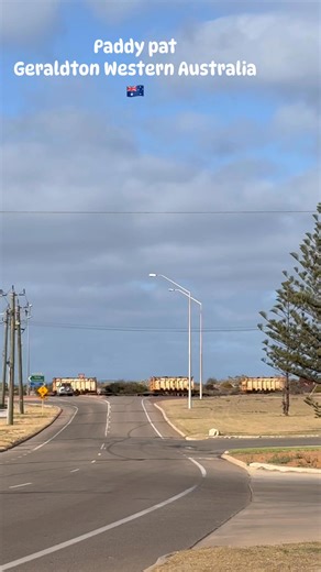 Very busy Saturday morning with Road train ￼ รถพ่วงที่ออสเตรเลีย ￼ | Paddy Pat