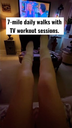 Evening lazy leg workout ! Keep them long legs toned! #legworkout #fitness #viral #corneliacrisan