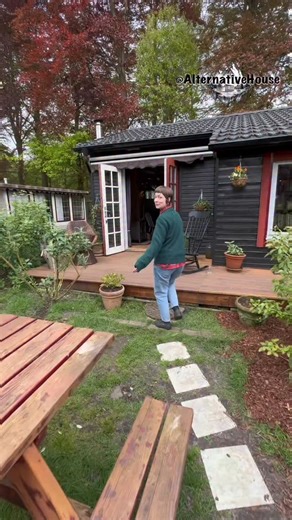 Roman Exploring on Instagram: "Inside Her Rustic, DIY Home 👧 @arianna_razzano 🎥 @tinyhousestory"