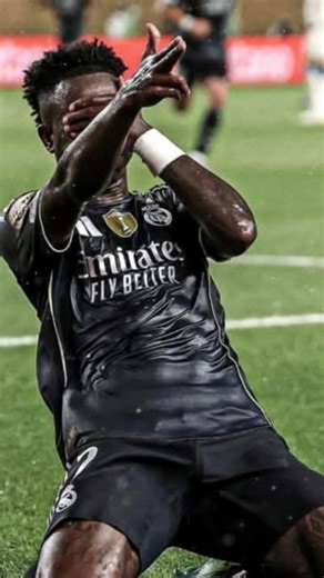 AMINWOH❤️‍🔥😶‍🌫️🇹🇯 on Instagram: "日本利用压电瓷砖将脚步转化为电能。这些瓷砖捕捉来自你脚步的动能。当你行走时，你的重量和动作会对瓷砖产生压力。瓷砖会轻微弯曲，从而产生机械应力。瓷砖内部的压电材料将这种应力转化为电能。每一步都会产生少量电荷，而数百万步结合在一起就能产生足够的电力来驱动 LED 灯、数字显示屏和传感器。在像涩谷车站这样繁忙的地方，每天大约有 240 万个脚步为这一系统作出贡献。这些电能可以被储存或立即使用，从而减少对传统电力来源的依赖，并支持可持续的城市基础设施。这种方法将日常运动转化为实用的可再生能源 #日本 #知识 #事实 #你知道吗 #推荐 #科技 #创新 #历史 #技术 #实验 #热门 日本利用压电瓷砖将脚步转化为电能。这些瓷砖捕捉来自你脚步的动能。当你行走时，你的重量和动作会对瓷砖产生压力。瓷砖会轻微弯曲，从而产生机械应力。瓷砖内部的压电材料将这种应力转化为电能。每一步都会产生少量电荷，而数百万步结合在一起就能产生足够的电力来驱动 LED 灯、数字显示屏和传感器。在像涩谷车站这样繁忙的地方，每天大约有 240 万个脚步为