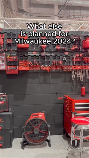 648K views · 3.2K reactions | Milwaukee Packout rolling tool boxes will soon fit in shorter spaces thanks to a new collapsible low-profile handle. #ukplanettools #milwaukeetools #cordlesstools #toolstorage | UK Planet Tools | Facebook