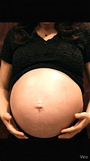 She swallow a chicken and expand her belly #belly #pregnant #bellybutton #alien #baby #woman #body