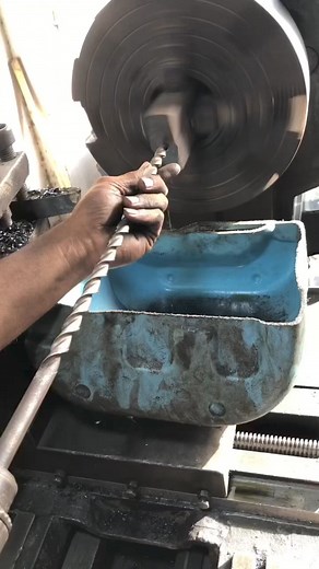 A long whole dril on laith machin Pakistani expert machanic #shorts #viral #youtube #shortsyoutube | Frances