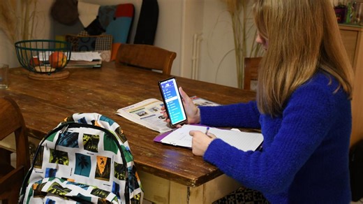 « Des profs ont envoyé des devoirs à mon fils le lendemain de Noël » : pourquoi l’ENT n’est toujours pas déconnecté en dehors du temps scolaire ?