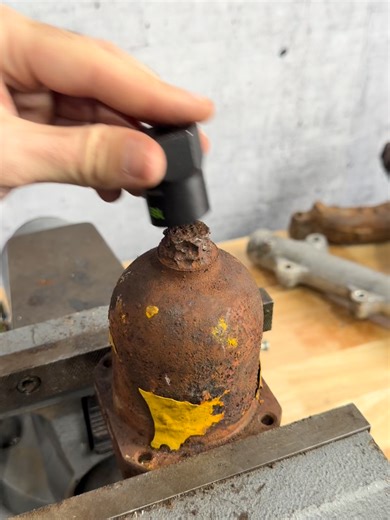 Efficient Tool for Transmission Filter Drain Bolt Removal