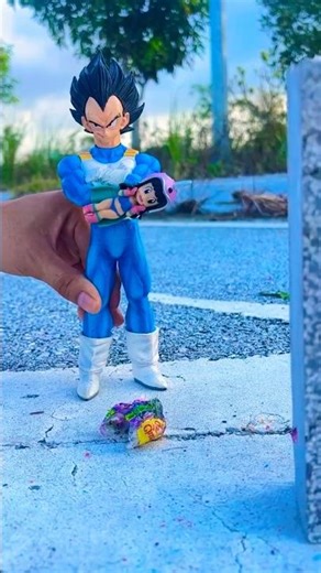 It’s wonderful to see Vegeta helping a friend in need 💫