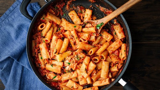 Pasta with Tuna and Tomato Sauce Easy Recipe