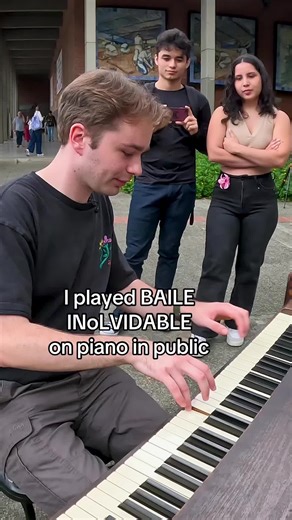 Bad Bunny - BAILE INoLVIDABLE on piano in public!