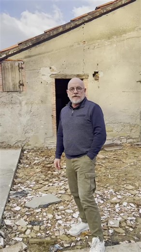 This discovery gave us pause. We realized we had a responsibility. We could not simply install a studio without thoughtful consideration. This house possesses a soul, a history that demands respect. We began working with architects. Remarkably, one of them grew up in this very neighborhood. He knows these streets, these houses, he played here as a child. This connection was deeply meaningful to us. Our vision is to transform this space into a creative studio while preserving its memory. Where th