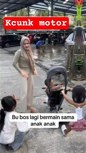 Mrs. Ika babysitting the three of them 🤩