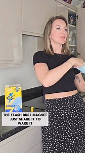 31K views · 692 reactions | Flash Duster Dust Magnet - Quick, easy and hygienic: trap & lock daily dirt and grime in an instant without getting down on your knees! | Flash Cleaner | Facebook