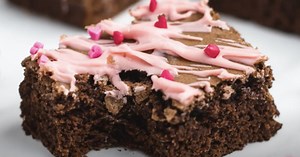 How To Make Pink Icing Valentine's Day Brownies Recipe
