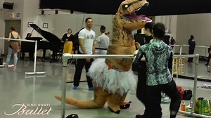 Tyrannosaurus suddenly penetrated into the lesson of ballet, and what is the surrounding reaction?