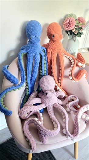 Sarah - Little Lam-B Creations on Instagram: "There is nothing like being under pressure to make stock for a market after so much success at my previous market 😁 3 absolutely BEAUTIFUL Anchors made this past week. They are all absolutely gorgeous 🧡💙🩷 They will all be available to purchase in 5 weeks' time at @taurangaschristmasinthepark 😍 Oh, and now my Anchor tally is 27!!!! Pattern by: @humblechild.co Yarn: Value Ball Go Bag Chenille from @spotlightstores I used a double strand of this ya