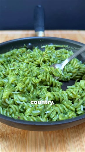 An | A Writer Who Likes Food | Recipe⤵️ Would you eat this? Spinach Pesto Pasta Ingredients: 4-5 oz pasta of choice 1 ½ cup spinach, cooked 1 tsp dried basil ½ tsp... | Instagram