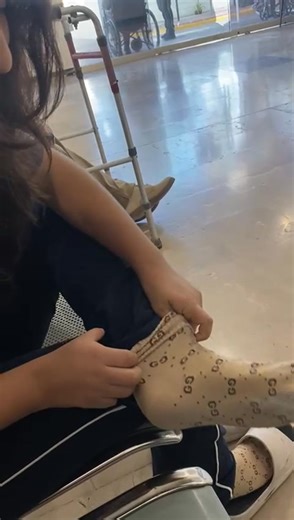 A QUE VIENE UN PADRE SI NO ES A SUFRIR POR SUS HIJAS Le dije ponte calcetas estará frío pero son tercas como su sacro santo padre las jijadelachingada😂 | Jorge Eduardo Tirado Garcia