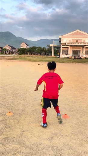 Nhap | フットボール| Practice dribbling and shooting | #shorts #Futebol #サッカー #footbal#trending #soccer
