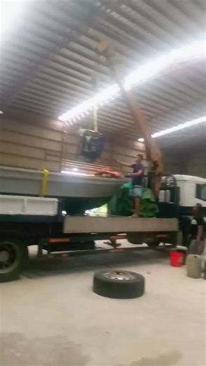 Now loading... Bound for Luna La Union. Equipment: 5-tonner Selfloader Boom Truck | RBDS Logistics & Trucking Services