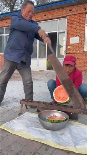 Old-School Watermelon Cutting Tool — So Satisfying to Watch 🍉