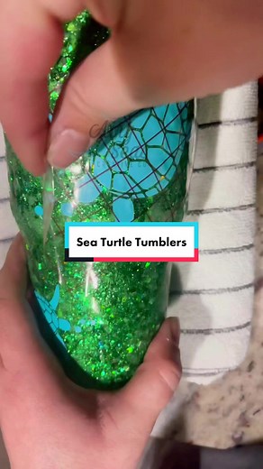 Sea turtle peekaboo #TheAdamProject #fyp #TurboTaxAlphorn #glittertumblers #peekabootumbler #tumblermaker #seaturtle