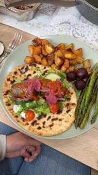 DISH-UP DINNER: Lamb Kebabs & Paprika Potatoes 🥔