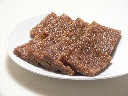 おやつにおすすめもち米レシピ……炊飯器で作る黒糖くるみ餅 [毎日のお助けレシピ] All About