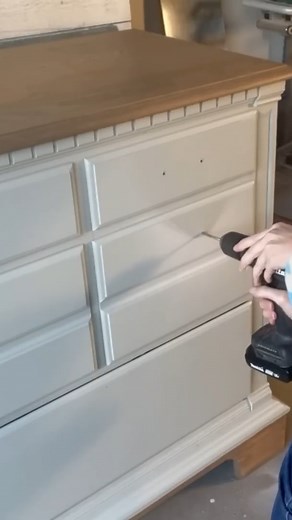 How HANDLES Transform Furniture #handles #drawerpulls #furnituremakeover #budgetmakeover #furnitureflip | Lemons to Lemonade Furniture