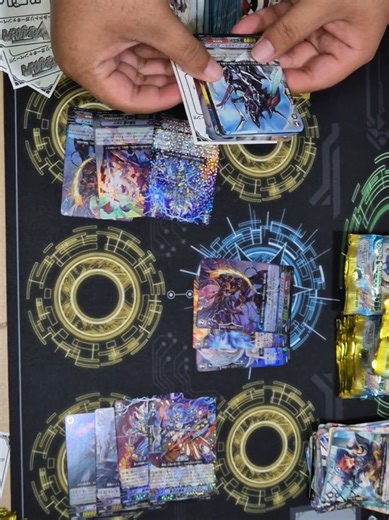 Throwback to @lesterrrrrrr111 who bought a box and pulled one of the best SP in that set.. He didn't even bring sleeves when he started his vanguard back then... #cardfightvanguard #tcg #cfvanguard #blasterblade #opening