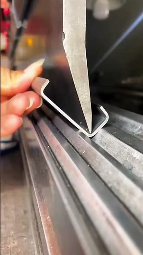 Bending process of the stainless steel sheet