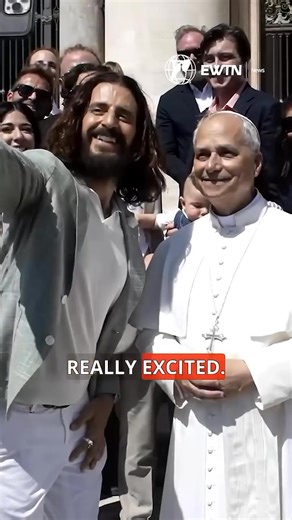Jonathan Roumie on Meeting Pope Leo XIV A look at the moments behind the now-viral selfie of Pope Leo with 'The Chosen' cast. Jonathan Roumie, the actor who plays Jesus in the series “The Chosen,” greeted Pope Leo XIV at the end of Wednesday’s general audience on June 25 in St. Peter’s Square at the Vatican. Also present were other actors and actresses from the hit series based on the life of Jesus Christ and the apostles, including Elizabeth Tabish, who plays Mary Magdalene in the series; Georg