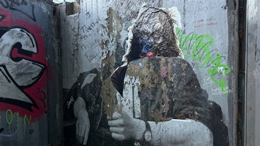 Неуместный крик отчаяния: художник о мотивах фанатов Техника, заклеивших стену Цоя в Петербуре