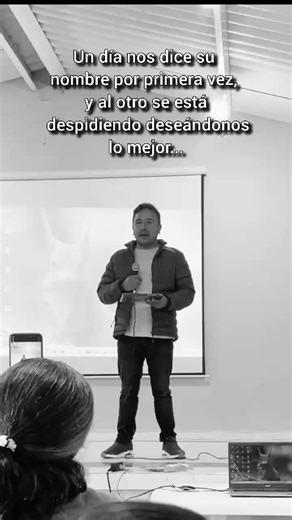 Profesor despide a sus alumnos con emotivo mensaje