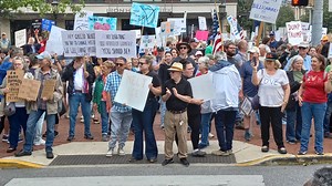 'No Kings': Hundreds in York City join nationwide protest against Donald Trump