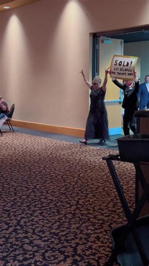 Still cracking up at my parents entrance at our reception🤣