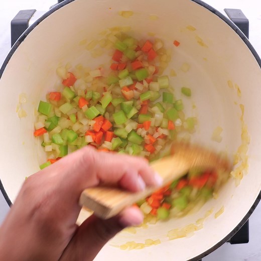 This Ham and Potato Soup is so rich and comforting! Perfect for a chilly day. RECIPE: https://www.thereciperebel.com/ham-and-potato-soup/ | The Recipe Rebel