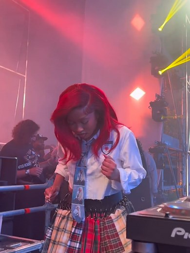 Uncle Waffles Nails the “Manzi Nte” Dance Challenge in Paris, France