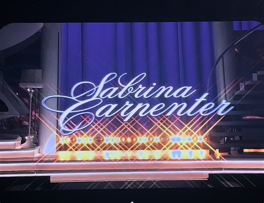 Sabrina’s new body#sabrinacarpenter #manchester #night2 #taste