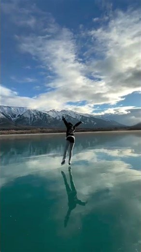 🥰 Thanks for the beauty | from @vanessabauer_skates | #beautiful #girl #iceskating #figureskater